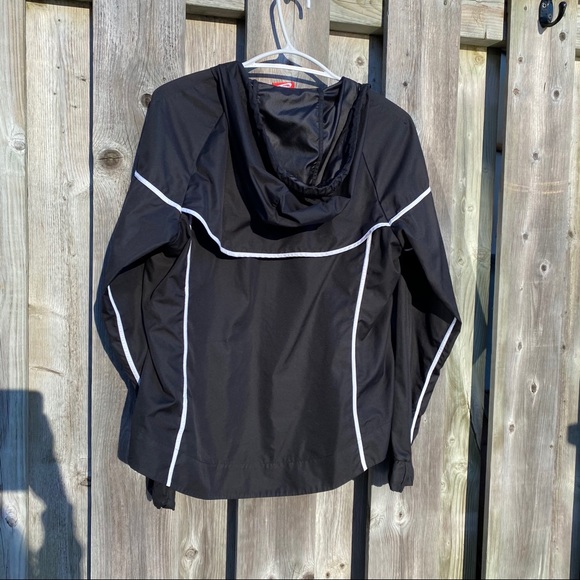 NIKE Women’s Athletics Canada Windrunner Jacket - Picture 3 of 6